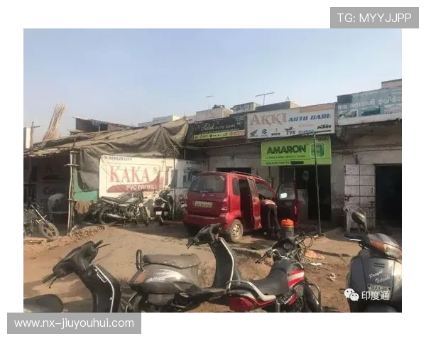 印度足球赛场惊现奇葩一幕球员怒摔手机引发全场哗然 印度足球赛场惊现奇葩一幕球员怒摔手机引发全场哗然